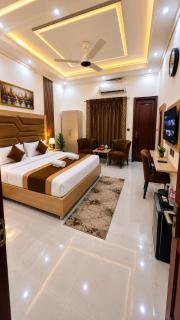 Go 001 Hotel Lahore - 2