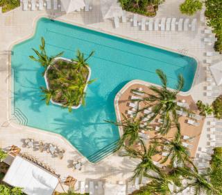 Luxury 1BR King Condo with Balcony Pool & Spa - 0