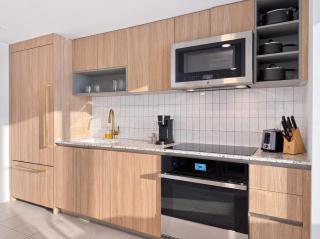 Luxury 1BR King Condo with Balcony Pool & Spa - 7