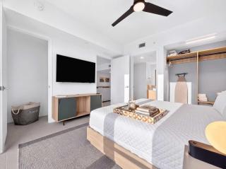 Luxury 1BR King Condo with Balcony Pool & Spa - 2
