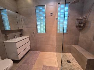 SleepINN at Dumont Garden Suite - 7