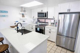 Saida Royale, Beachfront 10th Floor, 2BR, 3 Pools apts - 9