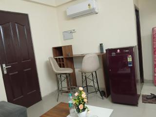 The DALAN Homes- Cozy Studio Near Vaishali Metro & Max Hospital - 4