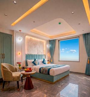 The Horizon By LA Riqueza Hotels - A Premium Hotel in the Heart of City - 05 Mins from New Delhi Station & Connaught Place - 0