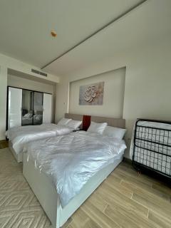 Elegant Lagoon View Retreat Alamein Tower - 4
