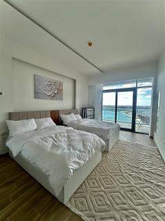 Elegant Lagoon View Retreat Alamein Tower - 0