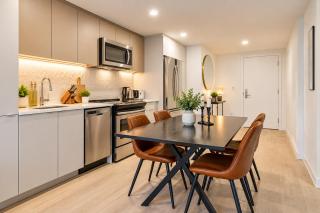 Luxury 4 person apartment in heart of Montreal downtown - 6