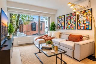 Luxury 4 person apartment in heart of Montreal downtown - 9