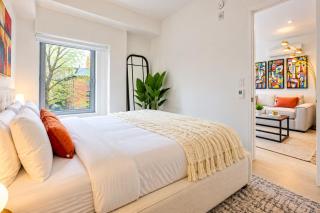 Luxury 4 person apartment in heart of Montreal downtown - 2
