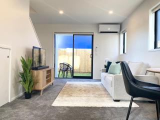 Salisbury Townhouse with Private Courtyard and Fibre WiFi - 8
