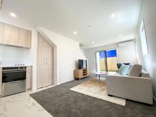 Salisbury Townhouse with Private Courtyard and Fibre WiFi - 7