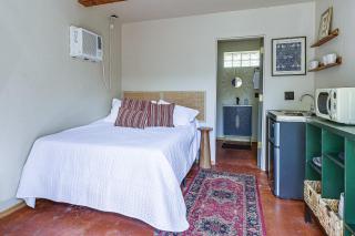 Walk to University & 4th Ave: Tucson Studio - 3