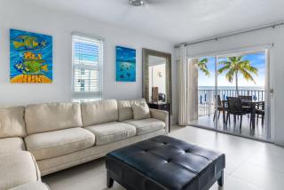 Oceanview 3BR Seven Mile Beach Condo - Centrally located - 9