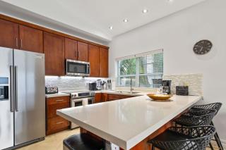 Ultimate Beachfront Penthouse - Seven Mile Beach - 8