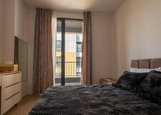 Spacious Modern Apartment with Panoramic Balcony - 7