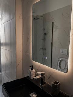 Spacious Modern Apartment with Panoramic Balcony - 3