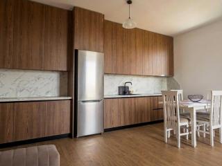 Spacious Modern Apartment with Panoramic Balcony - 1