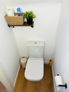 Modern 3 Bedroom Home with private parking 2 cars - 6