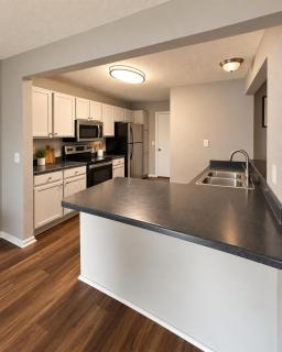 Spacious 4 Bedroom House - Heart of the City - Sleeps 10 - 1
