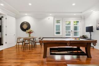 Luxury 2BR Retreat Near UBC with Sauna, Theatre & Pool Table - 8