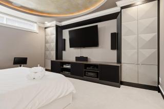 Luxury 2BR Retreat Near UBC with Sauna, Theatre & Pool Table - 1