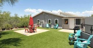 Charming 5BR with Heated Pool, Hot Tub, BBQ and Mountain Views - 3