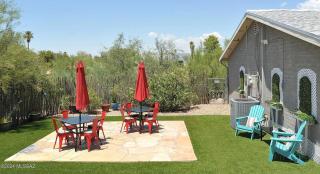Charming 5BR with Heated Pool, Hot Tub, BBQ and Mountain Views - 2