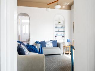 3-Bed House, Sleeps 8, Mins to M6 & City Centre - 8