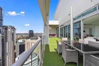 Lvl 39 Penthouse - 55m2 balcony - Sleep 8 Sky Home - 4