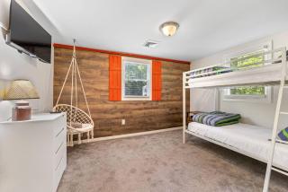 Hilltop Hideaway - 4