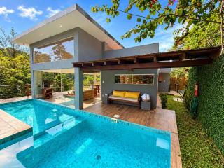 Casa com Piscina, 3 Suites, sala de estar e cozinha completa - 5