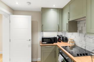 Elegant 1BR Flat in Beckenham - 6