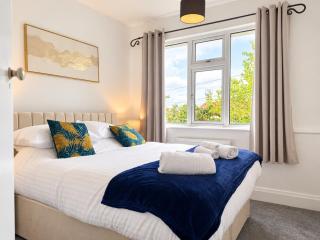 West Bridgford 2 Bedroom Apartment, Sleeps 4, with Super King Beds and Driveway Parking - 3