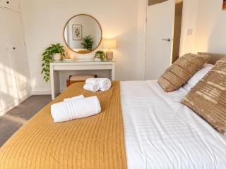 West Bridgford 2 Bedroom Apartment, Sleeps 4, with Super King Beds and Driveway Parking - 2