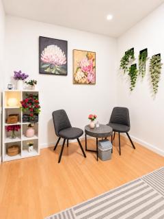 Bright and Elegant Private Room - 8