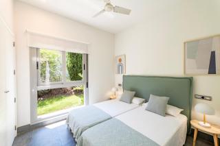Luxury Golf Villa with Pool and Jacuzzi - 5