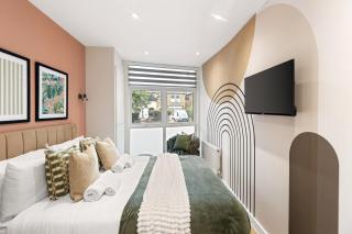 Beautiful 2BR Apartment in Beckenham - 3