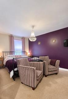 Modern ground floor apartment with free parking very near centre - 0