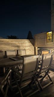 7 seater hot tub townhouse with disabled access apartment, sleeps 15, private off road parking space with EV point, inside accessible jaccuzi bath, Netflix and Wifi, near Argyle, boutique shops eateries and pubs - 1