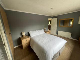 Lodge 1 Upton Lakes & Lodges Old Hill Cullompton Devon EX151RA - 1