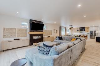 4BR Hot Tub Home Downtown CDA Walkable - 5