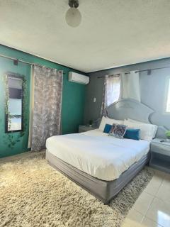 Central Paradise Vacation Rental - 7