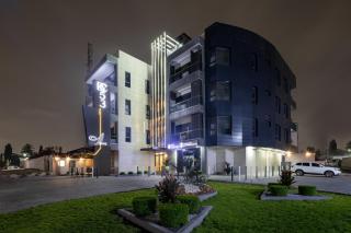 Luxury 2Bedroom Apartment - BC53 Residences, Labone - 6