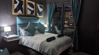 The OneStays Embassy - Maboneng Spacious 1-Bedroom - Back up Water & Electric - Hallmark House - 2