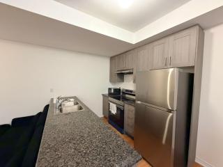 Modern2-Bedroom Suite - Near Airport, Free Parking - 9