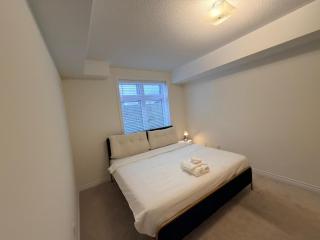Modern2-Bedroom Suite - Near Airport, Free Parking - 5