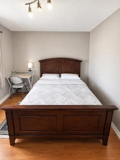 Private Queen Bedroom with Workspace, Dresser & Mini Fridge in Brampton Shared Home - 3 Baths, Full Kitchen, WiFi, Laundry & Deck - Near GO Station, Ideal for Work & Study! - 2