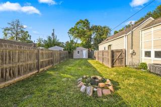 Stylish Soulard Stay 2BR, Game Nights Balcony - 9