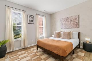 Stylish Soulard Stay 2BR, Game Nights Balcony - 7