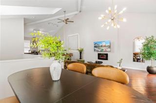 Stylish Soulard Stay 2BR, Game Nights Balcony - 2